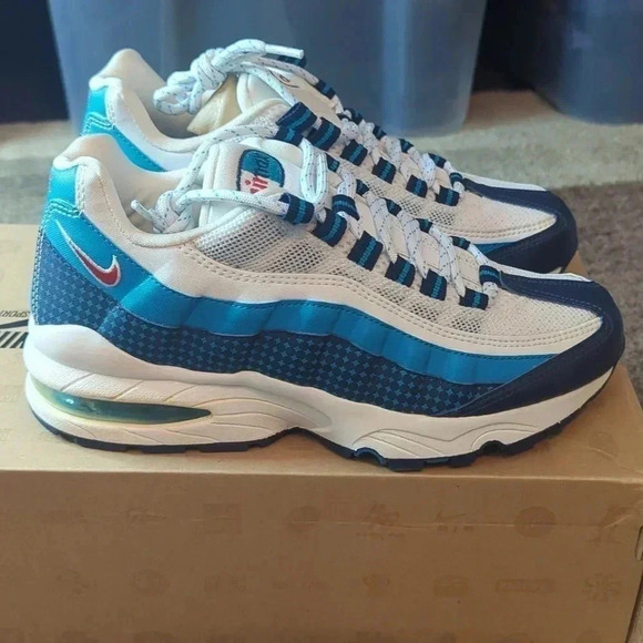 NIKE AIR MAX 95 OG White/ Emerald Green- CRT Woman's Size 6 - Picture 1 of 6